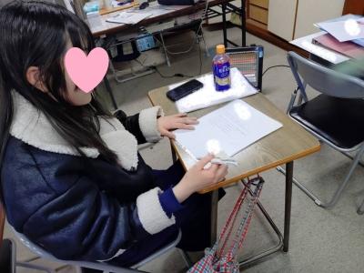 3年生が職場見学を終え、履歴書を書きました!