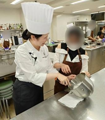 パティシエの授業体験をおこないました!