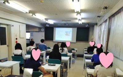 色彩に関する特別授業をおこないました♪